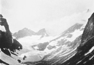 Dyrhangstinder and Skagastölstind, from Midt Maradal By Howard Priestman. (c) Yorkshire Ramblers' Club Dyrhangstinder and Skagastölstind, from Midt Maradal By Howard Priestman. (c) Yorkshire Ramblers' Club