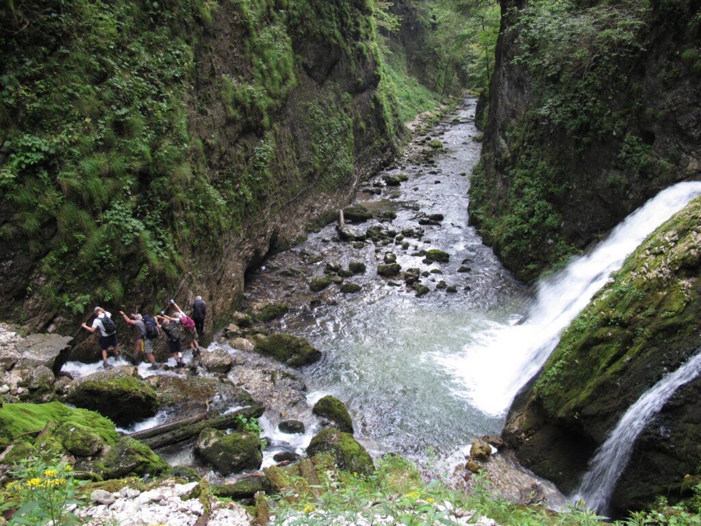 Start of the Galbeni gorge chain traverse